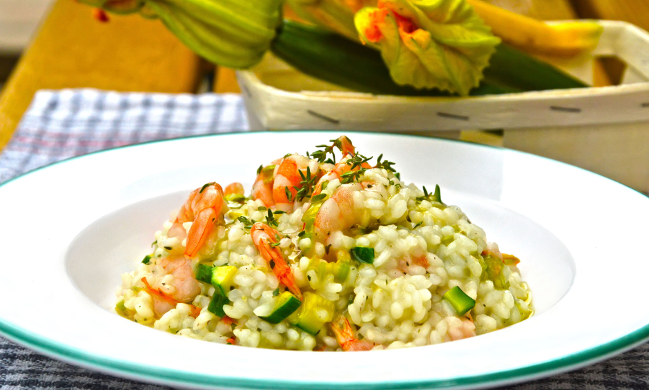 Risotto na białym winie z cukinią, krewetkami i pomidorkami koktajlowymi