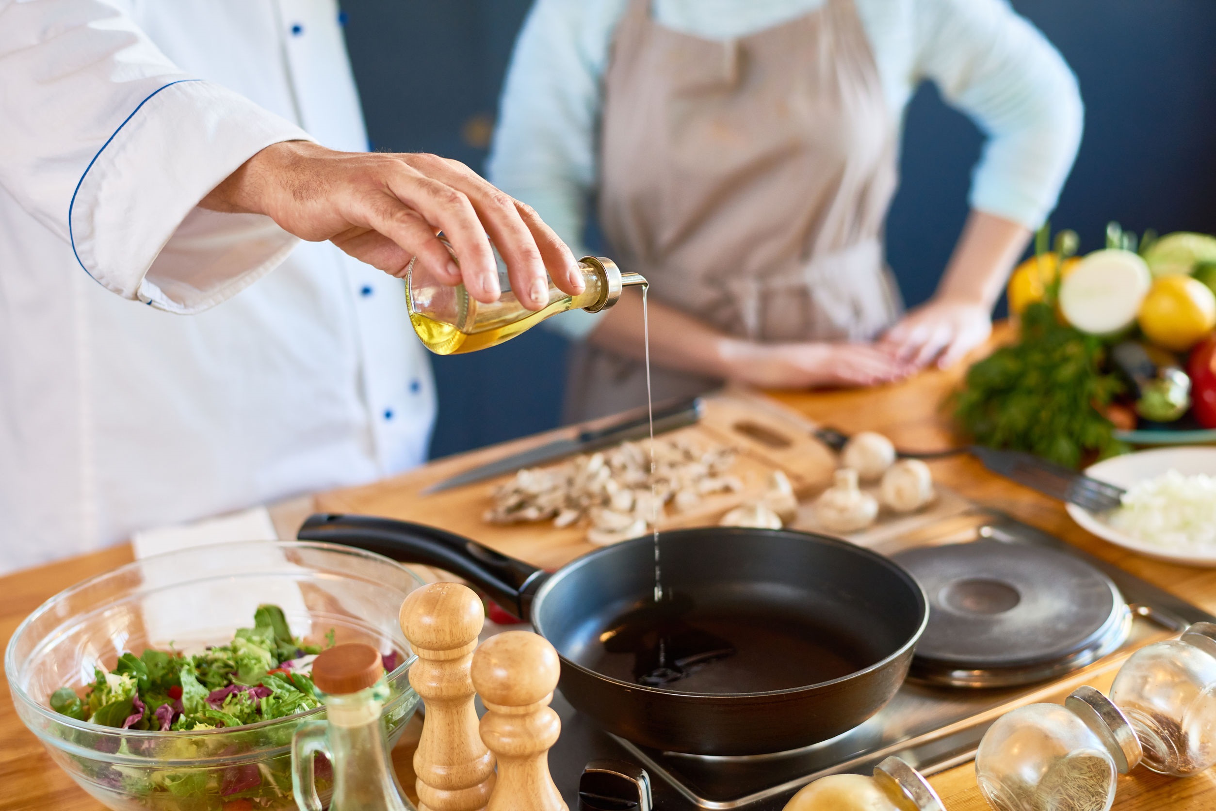 Czy regularne przygotowywanie posiłku na patelni z olejem sezamowych wpływa korzystnie na nasze zdrowie
