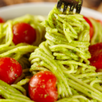 Zielony makaron bucatini z pomidorkami cherry Giancarlo Russo