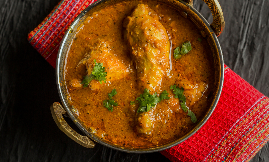 Udka kurczaka w pomidorowym sosie curry