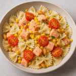 Farfalle z łososiem, orzeszkami ziemnymi i mascarpone