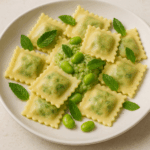 Ravioli z bobem, miętą i ricottą
