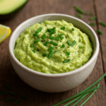 Pasta z avocado z majonezem i szczypiorkiem