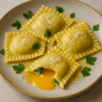 Ravioli z wypływającym żółtkiem