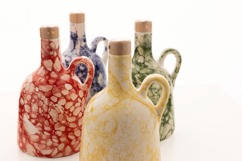 Oliwa z oliwek w ceramice Menzonio Czerwony Marmur - obrazek 5